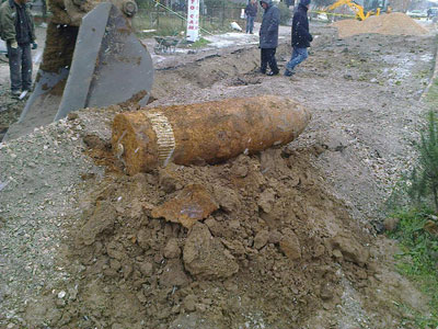 Patlamamış top mermisi bulundu